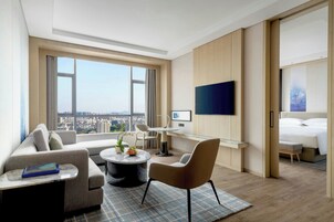 Cubrecamas, colchones con pillow-top y minibar 