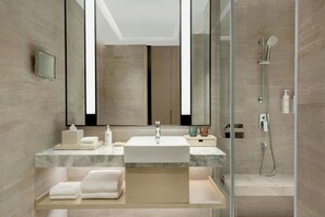 Slippers, towels, soap, shampoo - Courtyard By Marriott Shanwei Haifeng (Shanwei)