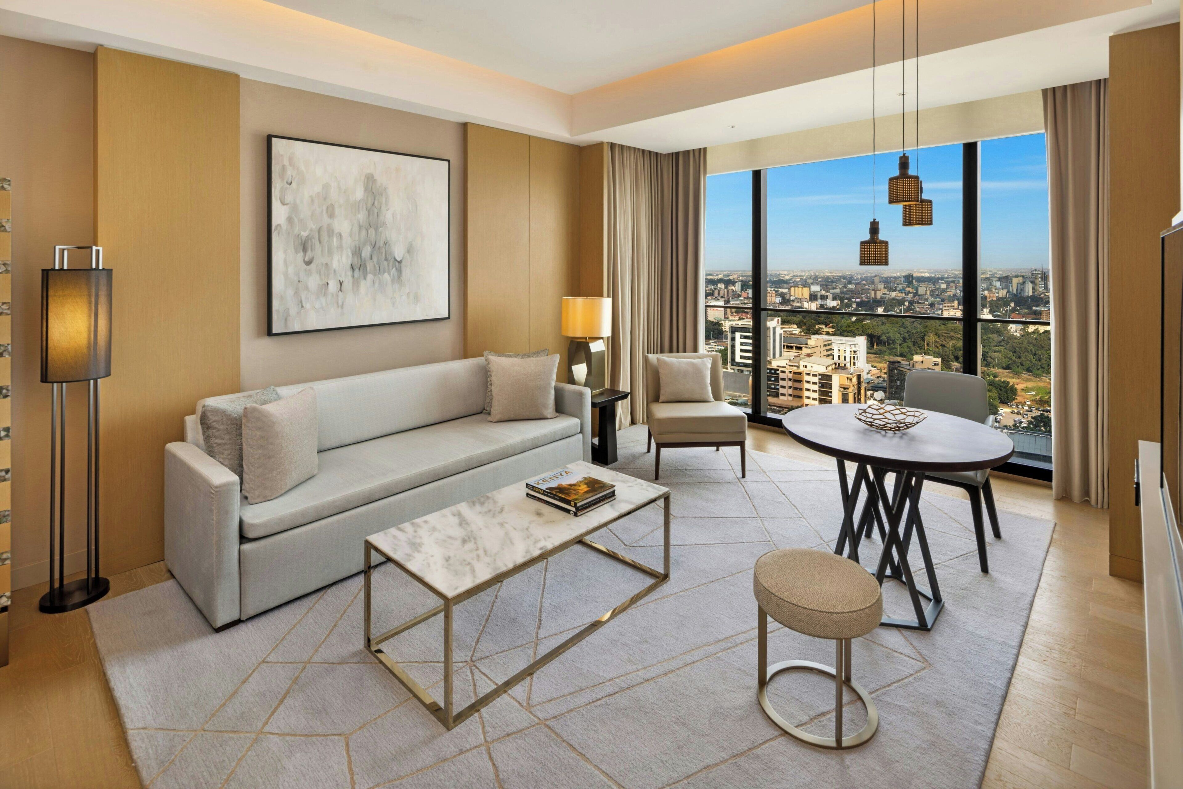 Suite junior, 1 habitación, fumadores, vistas a la ciudad | Ropa de cama de alta calidad y edredones de plumas