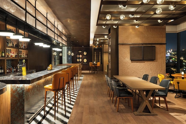 2 bars/lounges, sports bar