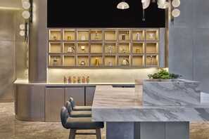 2 restaurants, breakfast, lunch served; local and international cuisine - Marriott Executive Apartments, Penang (George Town)