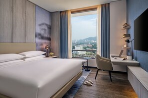 Premium bedding, pillowtop beds, blackout drapes, iron/ironing board - Marriott Executive Apartments, Penang (George Town)