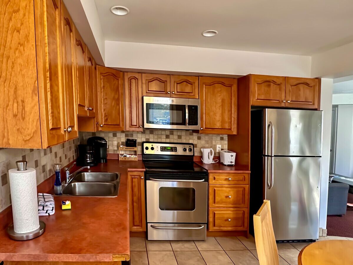 Geladeira, micro-ondas, fogão, cooktop