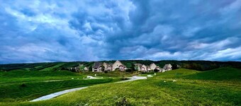 Relaxing Blue Mountain Getaway Close to Trails, Spa & Village