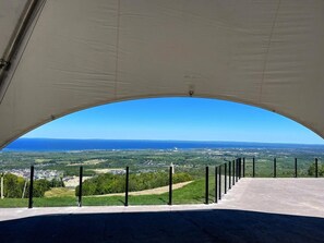 Property grounds - Relaxing Blue Mountain Getaway Close to Trails, Spa & Village (Collingwood)