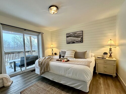 Tranquil centrally located townhome sleeps 6