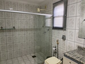 Handtücher, Seife, Toilettenpapier