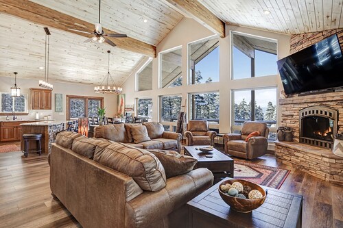 Stunning New Custom Home With Magnificent Views