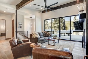 Smart TV, fireplace - Luxury mountain home near skiing, golf, and hiking (Angel Fire)