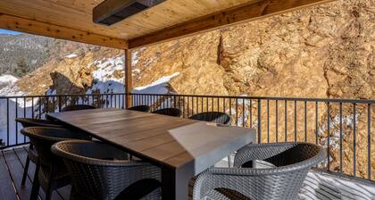 Modern Vista Vibes: Your Epic Red River Escape