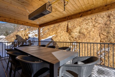 Modern Vista Vibes: Your Epic Red River Escape