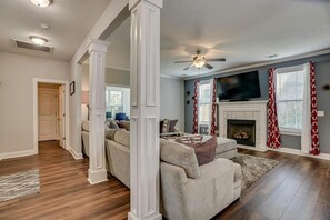 TV, fireplace - 2024 AUGUSTA NATIONAL MASTERS RENTAL in Evans, GA 4 BR W/2.5 Bath w/comm pool (Evans)