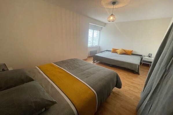 3 bedrooms, travel crib, WiFi