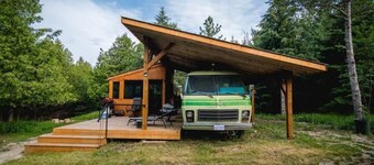 Unique Glamping RV on 100 acres 1 hr from Toronto