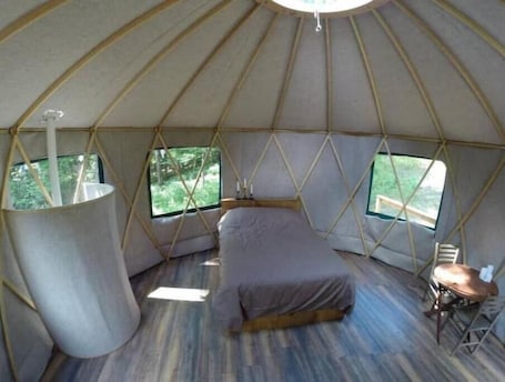1 bedroom. Forest Yurt 1 hour from Toronto