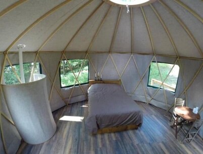 Forest Yurt 1 hour from Toronto