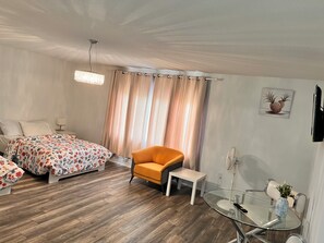 4 bedrooms, in-room safe, desk, iron/ironing board