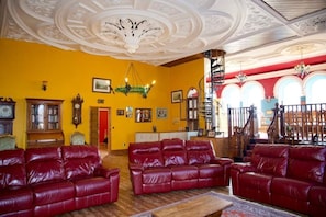 Lobby - Stunning, historic holiday apartment  (Criccieth)