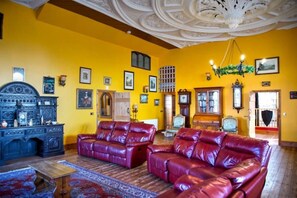 Interior - Stunning, historic holiday apartment  (Criccieth)