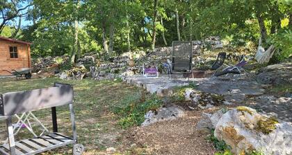 Jolie maison trĂšs confortable pour 6 Ă 8 personnes Ă 10mn Ă pied de la riviĂšre.