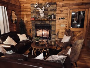 Interior - Chalet Cabin, Mountain Views, Spa tub near Helen with hiking trail to creek (Sautee Nacoochee)