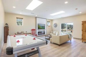 TV, fireplace - Big Bear Mountain Getaway (Big Bear)