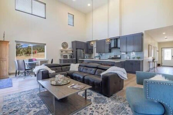 TV, fireplace - Big Bear Mountain Getaway (Big Bear)