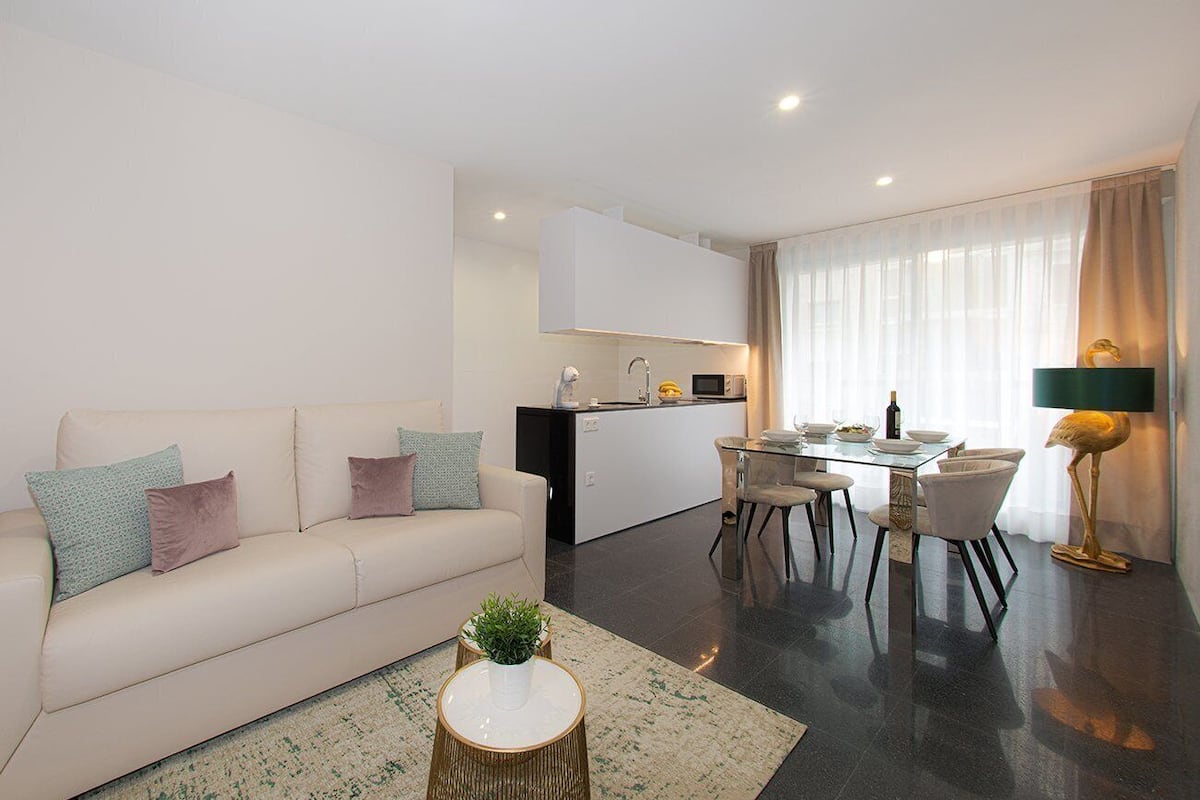 1 habitación, cubrecamas, tabla de planchar con plancha y wifi gratis