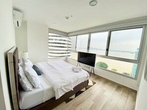 3 bedrooms, desk, iron/ironing board, travel cot