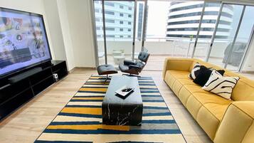 Smart TV, tenis de mesa y estéreo