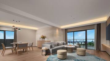 Suite, 1 habitación | Edredón, minibar y caja de seguridad en la habitación
