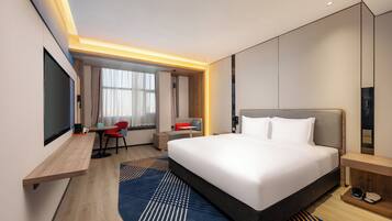 Quarto standard, várias camas | 1 quarto, roupas de cama premium, edredons de pluma, escrivaninha