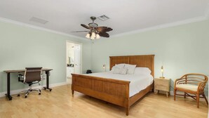 3 habitaciones, tabla de planchar con plancha, wifi y ropa de cama 