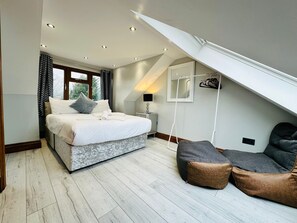 Deluxe Penthouse | 6 bedrooms, free WiFi - Spacious 6 Bed House in Wembley (Wembley)