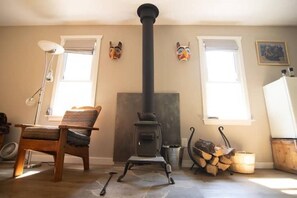 Interior - Unique Private Lodge one hour from Toronto. (Blackstock)