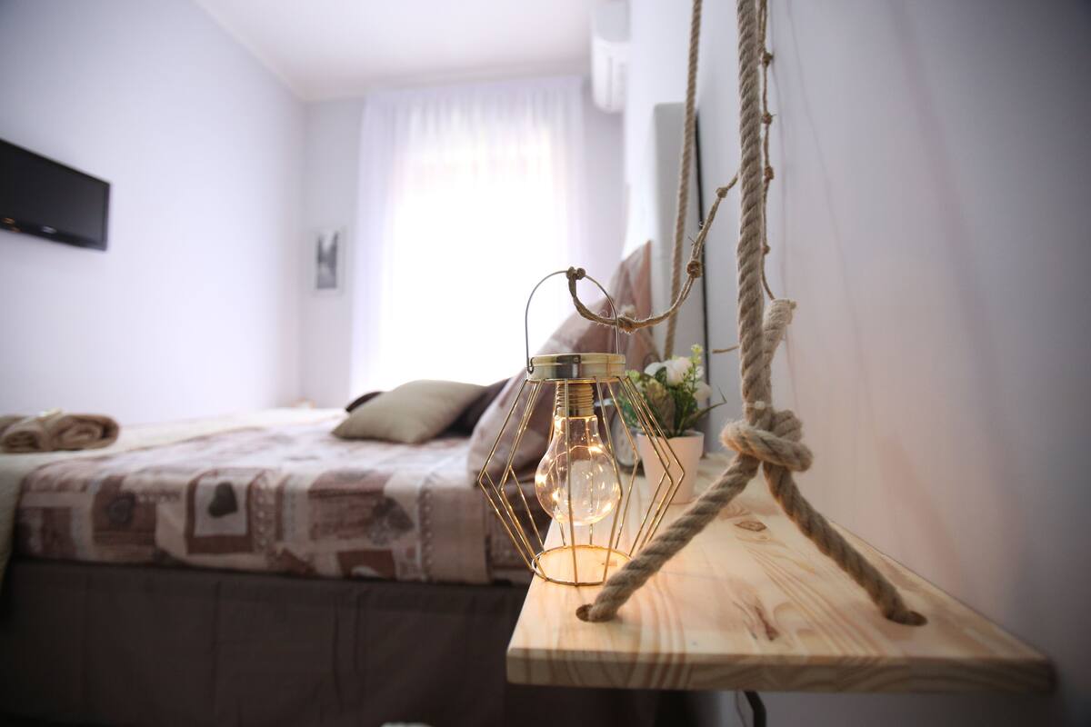 1 Schlafzimmer, schallisolierte Zimmer, Bügeleisen/Bügelbrett