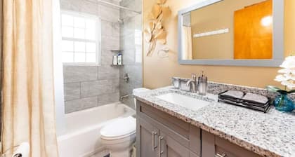 Entire Private Family Home - Minutes to Expo Center, Bourbon Tours, Derby