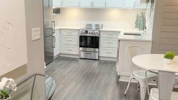 Coffee/tea maker, fridge, microwave, oven