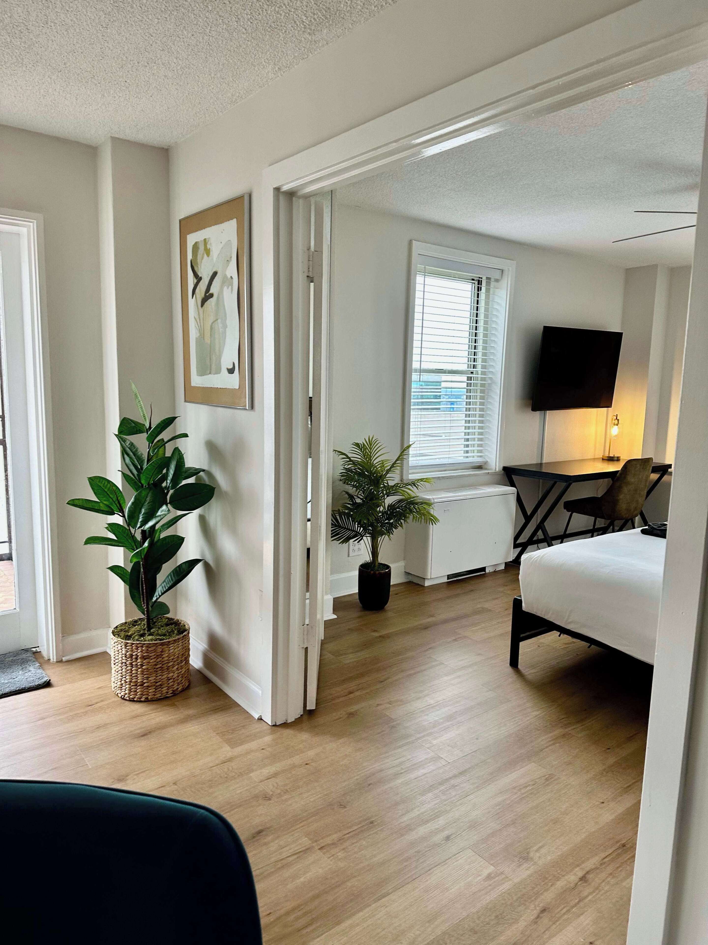 2 bedrooms, desk, iron/ironing board, WiFi