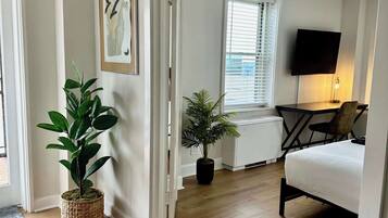 2 bedrooms, desk, iron/ironing board, WiFi