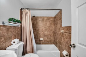 Bruser, hårtørrer, håndklæder