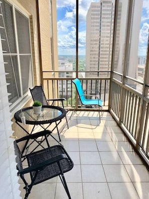 Property grounds - 18K - City condo! Great View overlooking Peachtree (Atlanta)