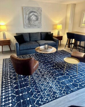 Een televisie en een kantoor