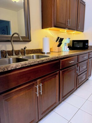 Private kitchen - Comfortable Downtown 1BR | Walk to the Stadium (Atlanta)