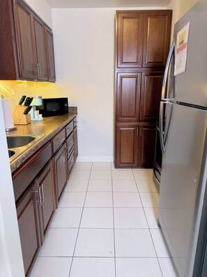 Private kitchen - Comfortable Downtown 1BR | Walk to the Stadium (Atlanta)