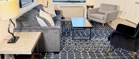 Una televisión, una oficina