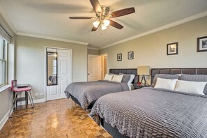 1 bedroom, desk, iron/ironing board, travel crib - 8E Cozy Condo in Downtown Atlanta Hotel District! (Atlanta)