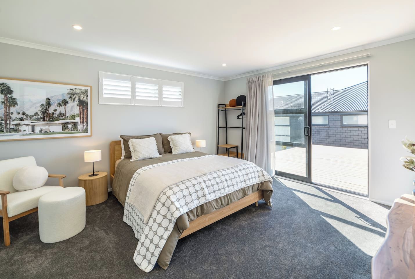 4 bedrooms, iron/ironing board, WiFi (free), bed sheets