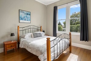 2 室のベッドルーム、アイロン / アイロン台、WiFi、ベッドシーツ