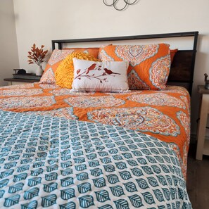 2 bedrooms, iron/ironing board, WiFi